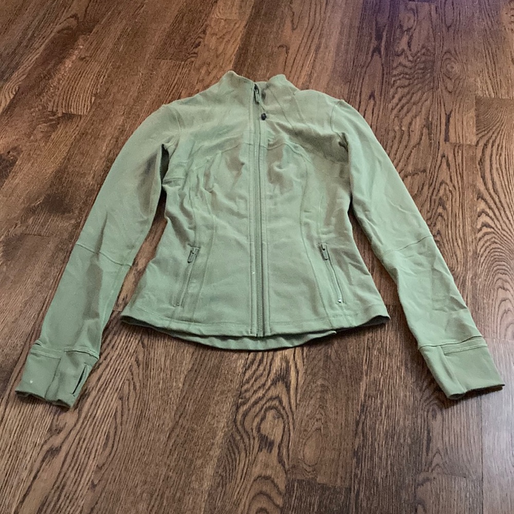 Green lululemon no hood define jacket size 4